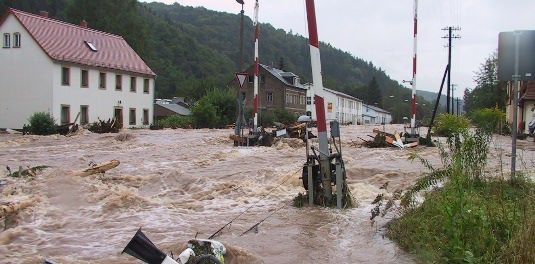 Wenn die Solaranlage nicht oberhalb des Hochwasserpegels abschaltbar ist, sollte der Fachmann zu Rate gezogen werden. - © Harald Weber
