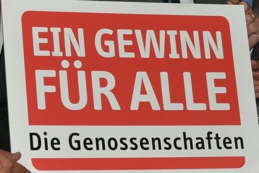 Die Energiegenossenschaft ist eine Form der Bürgerbeteiligung an der Energiewende. Aber auch die vielen kleinen privaten und gewerblichen Dachanlagen zeugen von einem hohen Engagement der Bürger und mittelständischen Unternehmer.