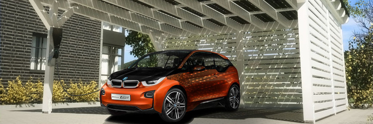 Solarwatt und BMW kooperieren beim Vertrieb des BMW i und Carportanlagen von Solarwatt.