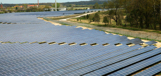 Ein Teil der Module wurde in Ost-West-Ausrichtung aufgeständert.