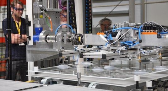 Neue Glas-Glas-Module sollen mindestens 30 Jahre halten und damit länger Strom produzieren als die Glas-Folien-Module. Die Forscher rechnen mit einem Mehrertrag von 20 Prozent über die gesamte Lebensdauer.