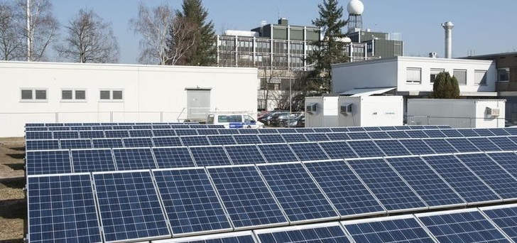 Der Strom aus der PV-Anlage soll zu 100 Prozent im eigenen Netz des KIT verbraucht werden. - © M. Lober/KIT
