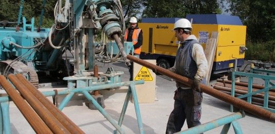 Sechs tiefe Löcher wird Solarworld auf der Suche nach Lithium in den erzgebigrischen Boden bohren.