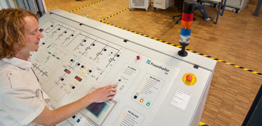 Das Fraunhofer-Institut für Solare Energiesysteme enwickelt zusammen mit Steca Elektronik und der Hochschule Kempten preiswerte und effiziente Wechselrichter.