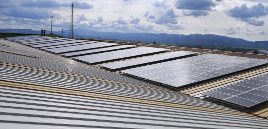 Den größten Teil des Solarstroms vom Dach nutzt das türkische Unternehmen selbst.
