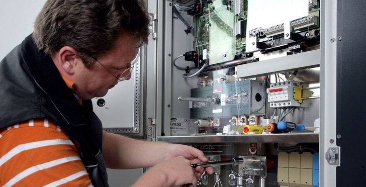 Der neue Agilo von Fronius: Geschulte Installateure dürfen sogar die Leistungsteile des Wechselrichters wechseln, der 100 Kilowatt leistet.