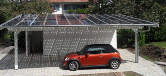 Ein neues Auto mit einer Stromtanke auf dem Dach. - © Solarwatt GmbH
