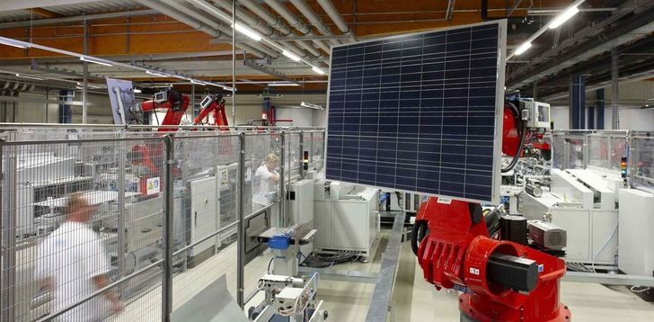 Im Stammwerk von Aleo Solar in Prenzlau werden hochwertige Solarmodule gefertigt. - © Aleo Solar
 Im Stammwerk von Aleo Solar in Prenzlau werden hochwertige Solarmodule gefertigt.