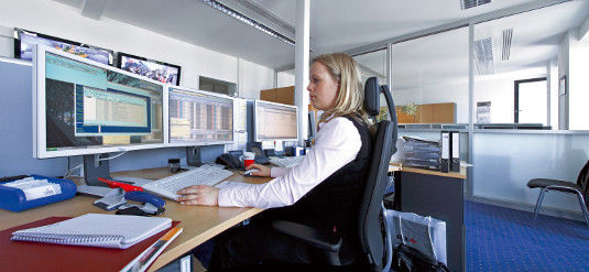 Der Gesetzgeber sollte endlich dafür sorgen, dass die Stromversorger die gesunkenen Börsenstrompreise an die Endkunden weitergeben.