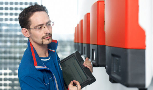 Vor allem der Rückgang im Segment der kleinen und mittelgroßen Anlagen macht SMA schwer zu schaffen.