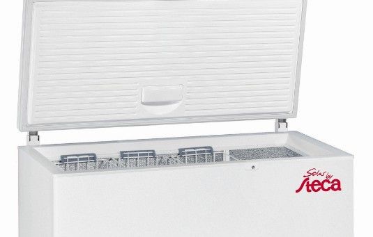 Das Angebot an solarstrombetriebenen Kühlgeräten wächst; im Bild die Kühltruhe PF 240 der Firma Steca.