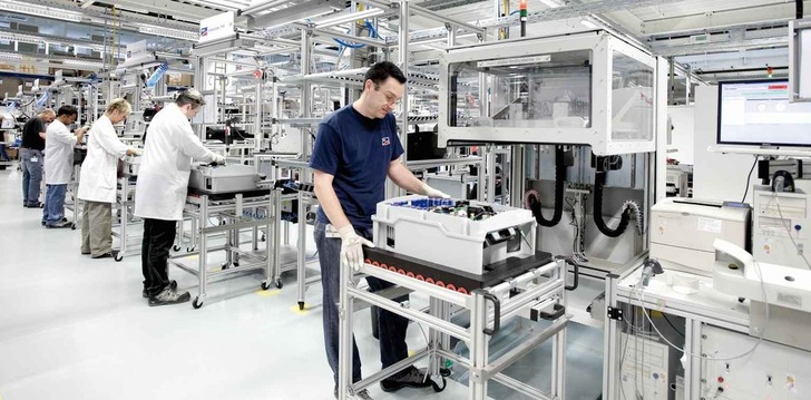 Bei Fabrikfertigungen spielen Energiekosten eine wichtige Rolle. - © SMA AG
 Bei Fabrikfertigungen spielen Energiekosten eine wichtige Rolle.