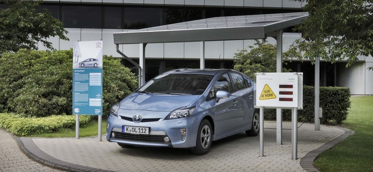 Der Toyota Prius Plug-In Hybrid ist der meistverkaufte Wagen mit mit dieser alternativen Antriebsart.. Bald soll er auch mit Brennstoffzelle kommen. - © Foto: Toyota
