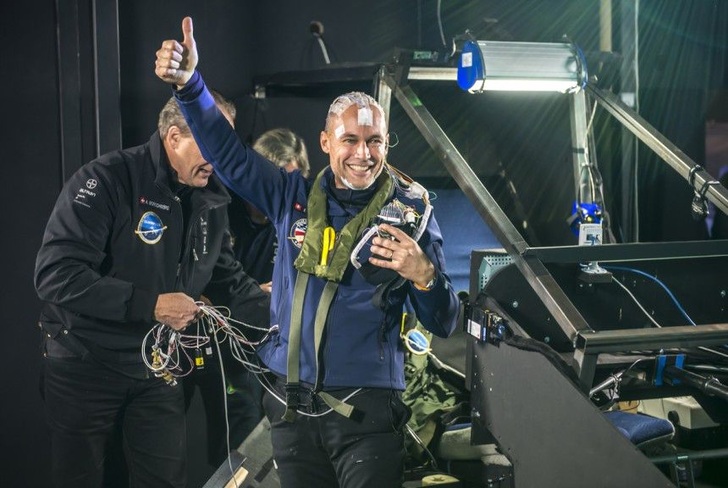 72 Stunden simulierter Flug. Neben Piccard ist auch Borschberg (links) wieder mit dabei. - © Foto: Solar Impulse
 72 Stunden simulierter Flug. Neben Piccard ist auch Borschberg (links) wieder mit dabei.
