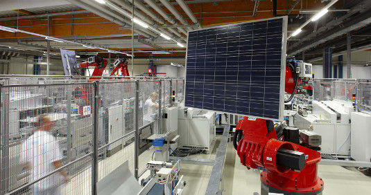 Seit der Erweiterung des Stammwerkes in Prenzlau im Jahr 2008 kann Aleo Solar dort jährlich eine MIllion Solarmodule produzieren.