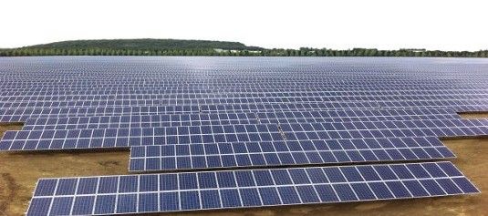 BayWa r.e. hat den Solarpark Supernova in der Nähe von Oxford mit Wechselrichtern von Power-One ausgestattet. - © BayWa r.e
 BayWa r.e. hat den Solarpark Supernova in der Nähe von Oxford mit Wechselrichtern von Power-One ausgestattet.