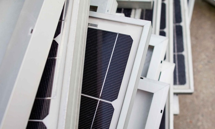Bisher bieten nur PV Cycle und First Solar ein funktionierendes System zur Rücknahme und Verwertung von Altmodulen an.