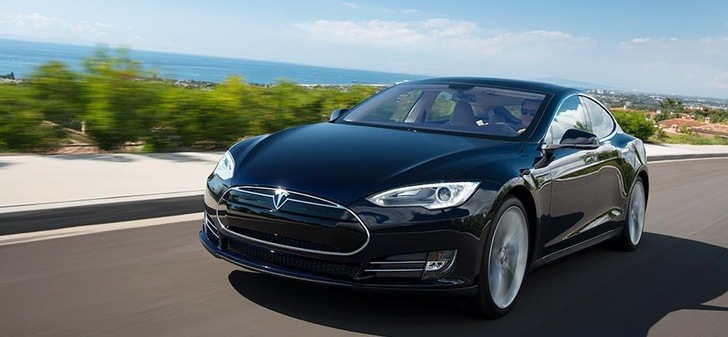 Das Modell S kommt bei kaufkräftigen Kunden gut an. Es kostet rund 72.000 Euro. - © Tesla
