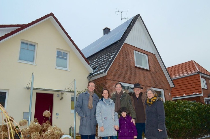 Die erste DZ-4-Anlage mit Solarstromspeicher feierte inzwischen ihren ersten Geburtstag. Die Kunden konnten zufrieden sein, denn die Anlage schaffte die prognostizierte Autarkierate.