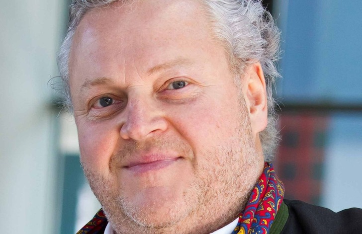 Frank Asbeck ist Gründer und Vorstandsvorsitzender der Solarworld AG in Bonn sowie Aufsichtsratsmitglied bei Quantar Solar Technologies.