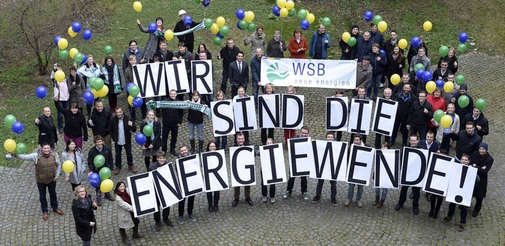 In Dresden setzten 75 Beschäftigte der WSB Unternehmensgruppe ein Zeichen für die Energiewende. - © WSB
