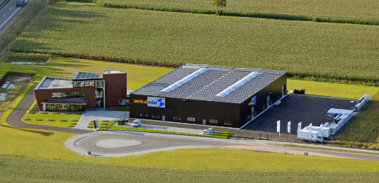 Klein aber fein: ZSD produziert im niederschsischen Emsbüren Module, Wechselrichter und Montagegestelle. Die Kunden behalten ihren vertrauten Partner, der auch die Kontrolle und Wartung der Anlagen übernimmt. - © ZSD GmbH - zentralsolar deutschland
