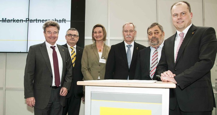 Freude über die neue Partnerschaft. - © ZVEH/Schildheuer

