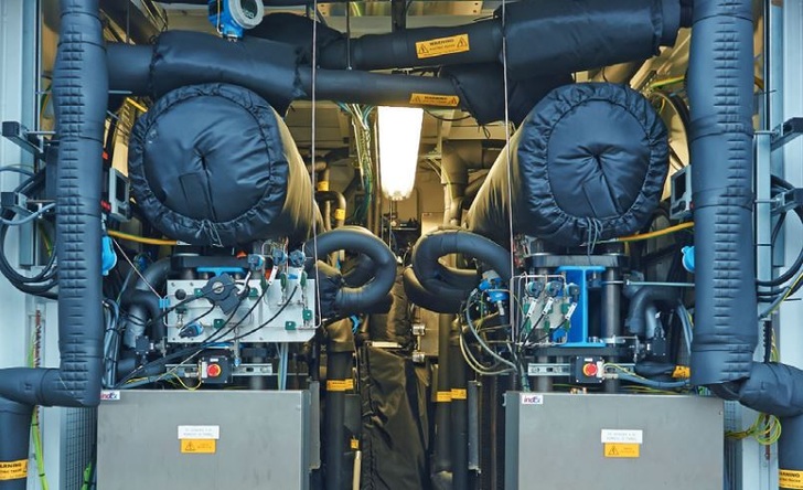 Ein Blick in die neue Power-to-Gas-Demonstrationsanlage. Wasserstoff hat eine besonders hohe Energiedichte. - © Thüga AG
