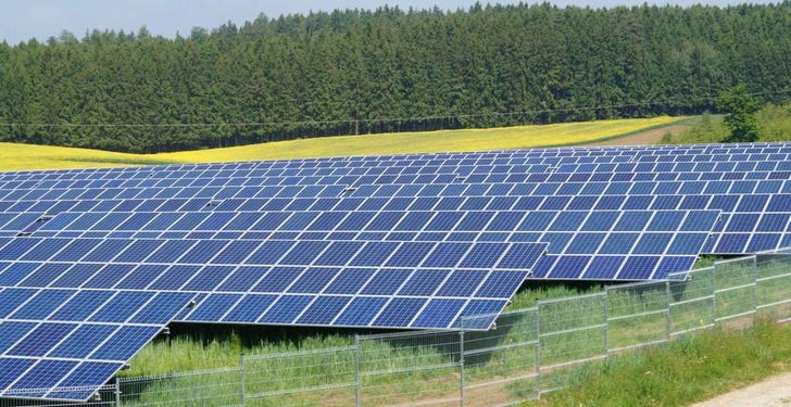 Der Solarpark Peising der Genossenschaft Neue Energien West.