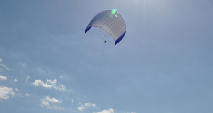 Zugdrachensysteme eignen sich nicht nur für die Frachtschifffahrt. Kombiniert mit Solar machen sie Yachten noch autarker.
