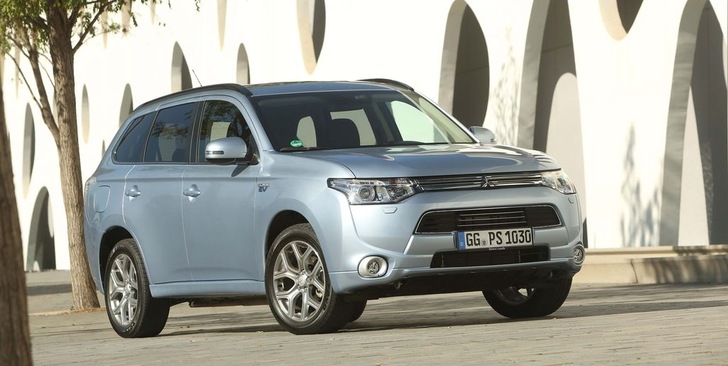 Der neue Outlander von Mitsubishi ist ein Plug-In-Hybrid. Solche Autos sollen künftig auch auf die Busspuren. - © Mitsubishi Motors
 Der neue Outlander von Mitsubishi ist ein Plug-In-Hybrid. Solche Autos sollen künftig auch auf die Busspuren.