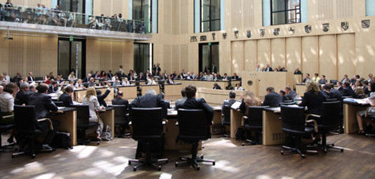 Der Bundesrat hat klar gemacht, dass die EEG-Novelle nicht wie von der Bundesregierung geplant durchgehen wird. - © Bundesrat/Peter Wilke
