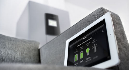 Bisher waren es die großen Speicher, die in den Markt integriert werden sollen. Lichtblick will jetzt auch kleine Solarstromspeicher in den Strommarkt integrieren. - © Bosche Power Tec
 Bisher waren es die großen Speicher, die in den Markt integriert werden sollen. Lichtblick will jetzt auch kleine Solarstromspeicher in den Strommarkt integrieren.