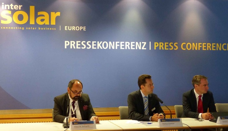Eröffnung der Intersolar in München: BSW-Solar-Chef Körnig (rechts) legt neue Branchenzahlen vor.