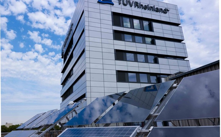 Ertagsmessung mit verschiedenen Modulen beim TÜV Rheinland in Köln
