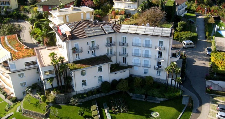 Schweizer Hotels können bei ihren Gästen künftig mit dem Solar-Logo punkten. - © Swissolar
