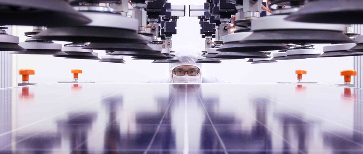 Bei den Solarmodulen findet eine Diversifizierung der Produkte statt. Allerdings kann nur einen Massenmarkt adressieren, wer über moderne Fabriken verfügt. Und über das Kleingeld, um alte Linien zu modernisieren.