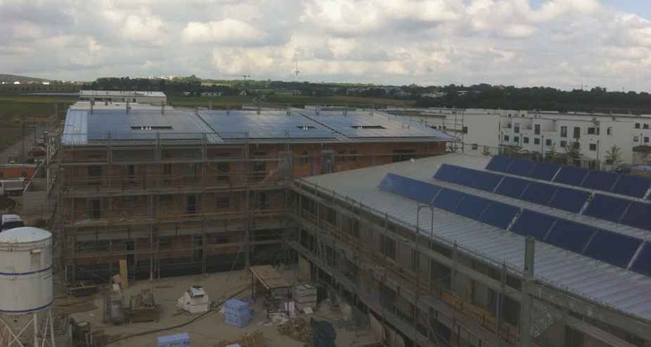 Das Mehrgenerationenhaus in Regensburg bekommt insgesamt drei Solaranlagen.