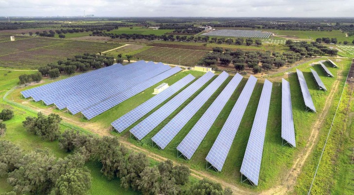 Ein Solarpark von SAG Solarstrom in Italien. - © SAG Solarstrom
