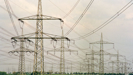 Die Netzbetreiber sorgen für eine sichere Belieferung mit Strom. Das funktioniert in Deutschland trotz Energiewende gut. - © Amprion
