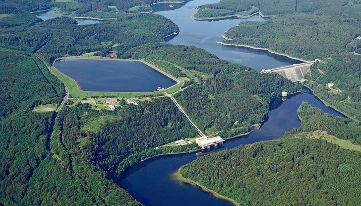 Eine Luftaufnahme des Pumpspeicherkraftwerks Wendefurth.