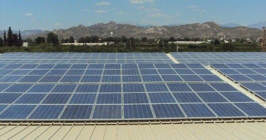 Die Geschäfte in der Türkei laufen gut. Frankensolar hat diese 500-Kilowatt-Aufdachanalge in Antalya im September 2013 gebaut.