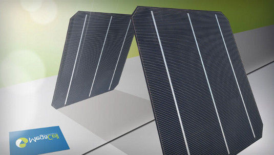 Die doppelseitigen Solarzellen bringen bis zu 30 Prozent mehr Ertrag.