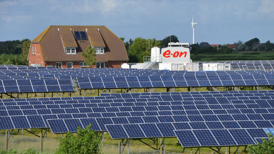 Etwa ein Sechstel des Stroms von Eon ist derzeit regenerativ. Auf der Norseeinsel Pellworm hat sich der Energieriese immerhin schon einmal an einem Projekt zur Vollversorgung mit erneuerbaren Energien beteiligt. - © E.ON
