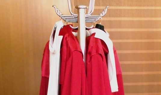 Der Bundesgerichtshof hat schon 2012 und 2013 entschieden, Dass BEarbeitungsgebühren für die Vergabe von Krediten unzulässig sind. Dies gilt auch für Kredite an Gewerbetreibende.