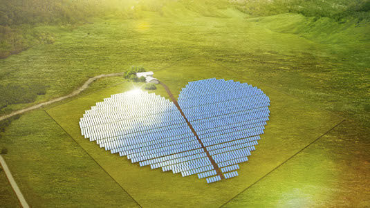 Im Anflug auf die Insel wird die Herzform des Solarparks am besten zu erkennen sein. In der Südsee zählt eben eine andere Geometrie als in der sonst so rationalen Welt. - © Conergy
 Im Anflug auf die Insel wird die Herzform des Solarparks am besten zu erkennen sein. In der Südsee zählt eben eine andere Geometrie als in der sonst so rationalen Welt.