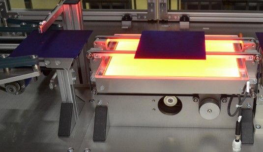 Durch die Passivierung der Rückseite mit Aluminiumoxid entsteht eine effiziente PERC-Zelle.