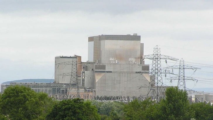 Das umstrittene AKW Hinkley Point soll um zwei Reaktoren erweitert werden - mit massiver Hilfe aus Brüssel. - © Rick Crowly/geograph
 Das umstrittene AKW Hinkley Point soll um zwei Reaktoren erweitert werden - mit massiver Hilfe aus Brüssel.