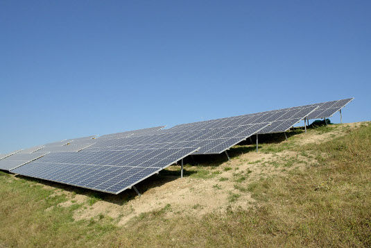 Die Bundesregierung hat die Gesamtleistung, die ausgeschrieben werden sollen, wieder gesenkt. Zudem ist die Verordnung ganz auf die Bedürfnisse der großen Anbieter zugeschnitten. - © Wagner & Co. Solartechnik
