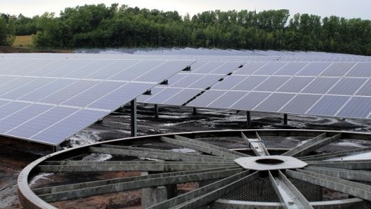 Die Belegung von Ackerflächen mit Solarparks ist heftig umstritten. Vor allem Landwirtschaftsvertreter verlangen die Begrenzung auf Konversionsflächen.